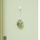 花びらのキーホルダー イニシャル